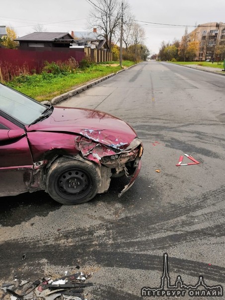 В Красном селе на Стрельнинском шоссе Nissan при повороте налево не уступил Опелю, который ехал по г...