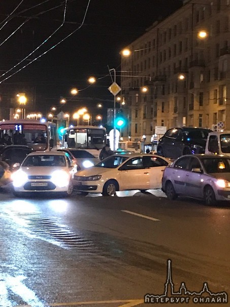 Авария на перекрёстке Ивановской улицы и улицы Бабушкина