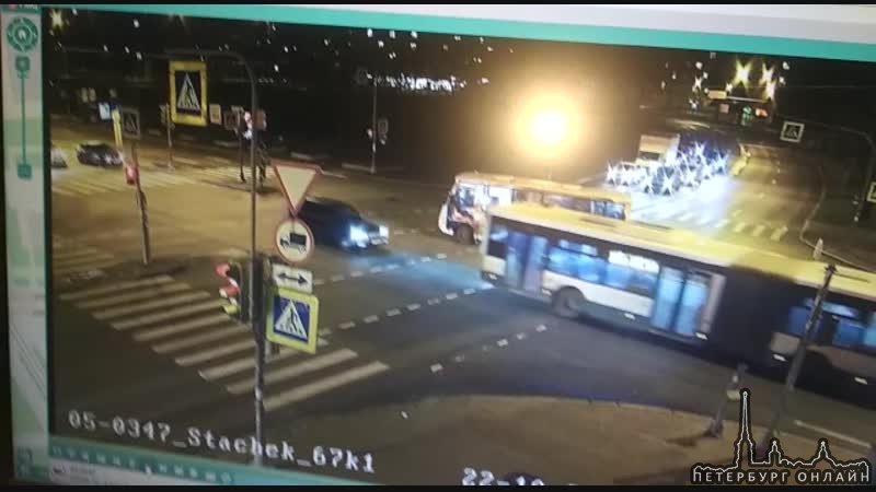 Видео к вечернему ДТП на перекрестке Зайцева и Стачек, с маршруткой и БМВ, водитель баварца после та...