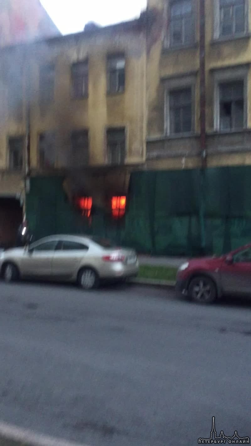 На улице Тюшина в доме 22 пожар