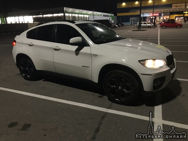 В ночь на 26 октября с Купчинской улицы был угнан автомобиль BMW X6 ХDRIVЕ 30D белого цвета, 2011 го...