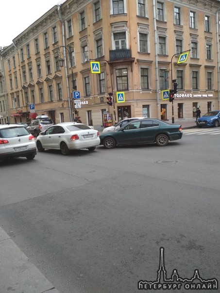 На перекрёстке Гагаринской и Пестеля, два ДТП с четырьмя машинами. Заняли полосу для поворота с Гага...