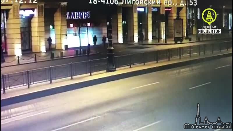 Видео сегодняшнего ДТП у Галереи на Лиговском проспекте, где Ленд Ровер сбил мужчину на дороге вне п...