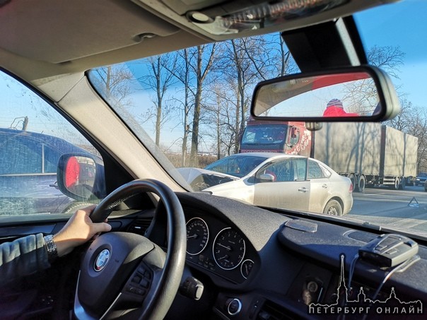 Паровозик из трёх авто на Московском шоссе в левом ряду по направлению к городу сразу после поста ГИ...