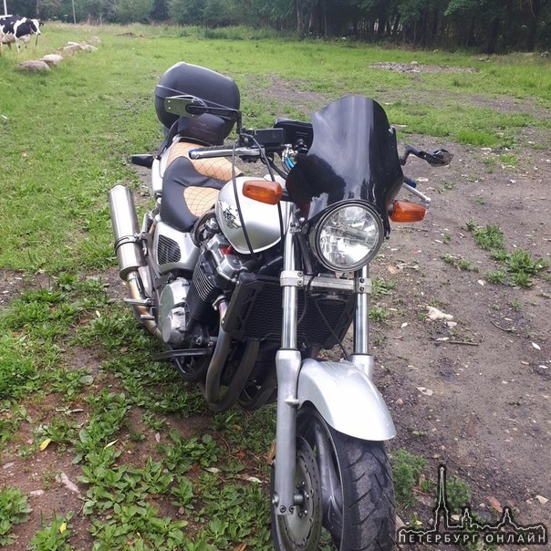 В ночь с 2 на 3 ноября в Волосовском районе Лен.Обл. был взломан гараж и угнан мотоцикл Honda X4.