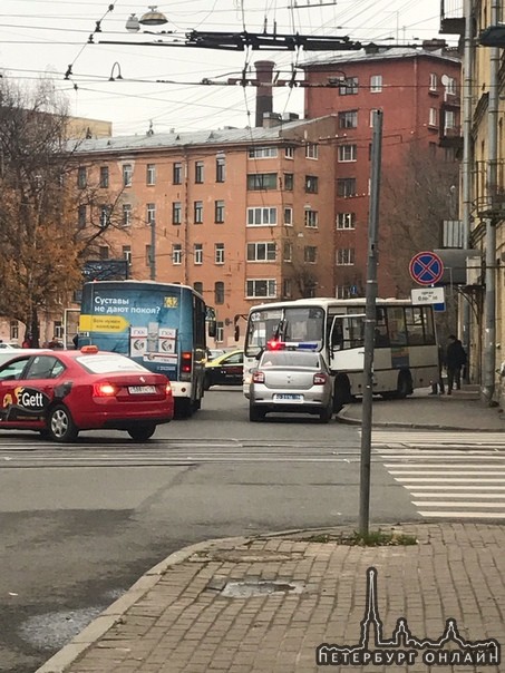 ДТП на ул Котовского перегородило проезд, но хитрый Маршрутка 32 решил объехать ДТП по встречной обо...