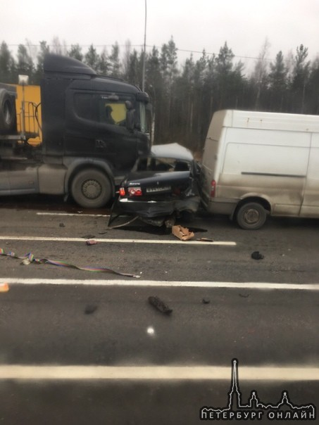 Серьезное ДТП произошло на Московском шоссе, в сторону Питера,чуть дальше Ульяновки, перед поворотом...