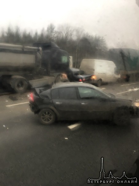 Серьезное ДТП произошло на Московском шоссе, в сторону Питера,чуть дальше Ульяновки, перед поворотом...