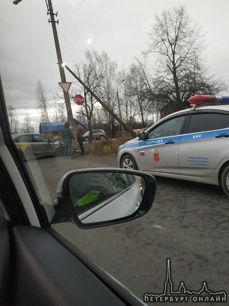 За Металлостроем произошло ДТП с участием такси на ул. Труда/Петрозаводское ш.