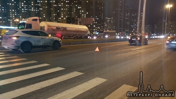 6 ноября в 19.30-19.40 произошло ДТП на Парашютной улице, на пересечении Шуваловского проспекта. ч...