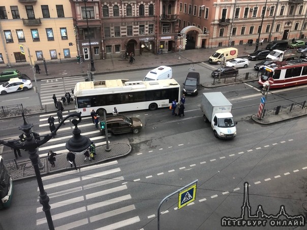 Как всегда на перекрёстке Лиговского пр. и Рязанского переулка,