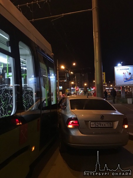 У Июня (перекрёсток косыгина и индустриального) встали трамваи в сторону Хасанской (от ладожской)