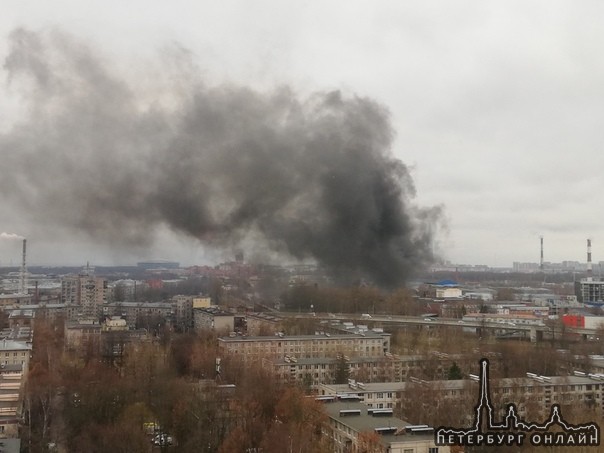 Пожар на территории завода у метро Пионерская