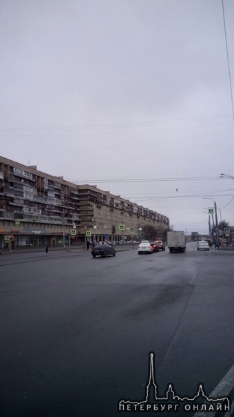 На перекрёстке Бухарестской и Белы Куна не работает светофор. Регулировщиков нет