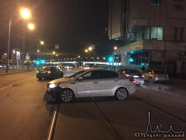 Ищу свидетелей(с видеорегистраторами) ДТП, которое произошло 19 ноября в 19:00 на Херсонской улице