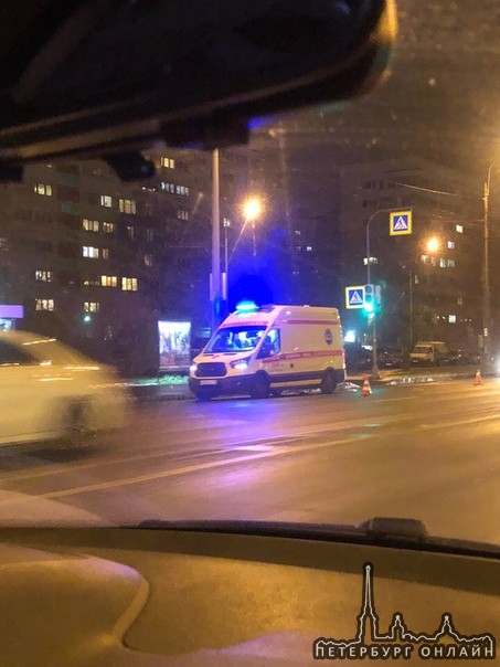 На проспекте Маршала Жукова, напротив дома 32к1 на светофоре сбили насмерть человека