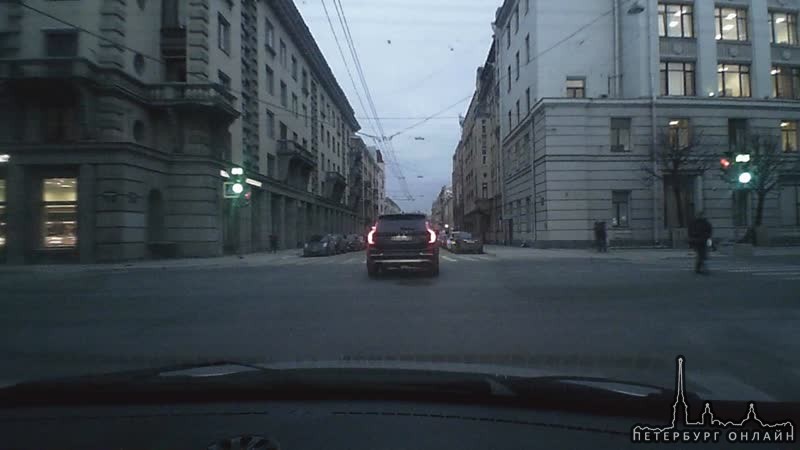 Вчера примерно в 9:10 утра, сегодня, на 5-ой Советской 16, водитель черного автомобиля, предположите...