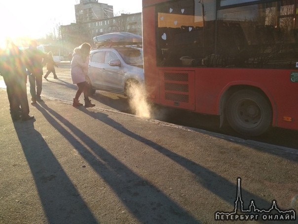 Новоизмайловский четная сторона, в сторону Электросилы. Девочка приехала в 36 маршрутку на остановке...