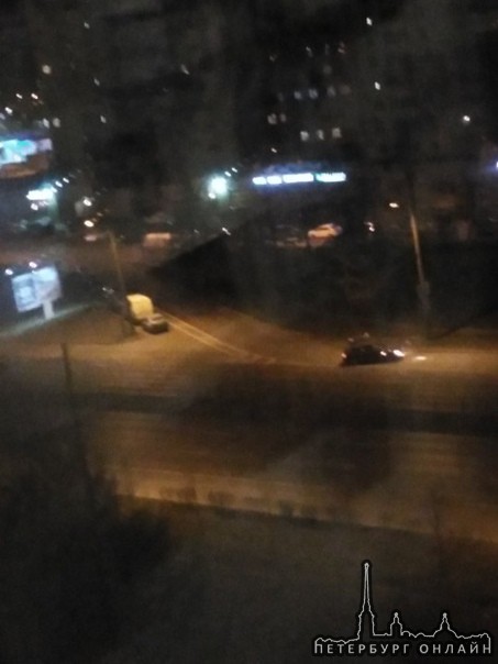По Типанова в сторону Московской, автомобиль протаранил забор, вылетел на встречку, ДПС приехали