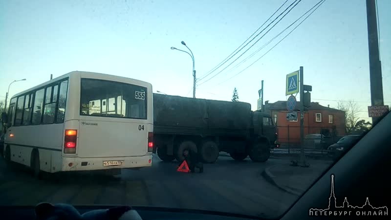 Приходится объезжать в сторону Сертолово на Выборгском шоссе.