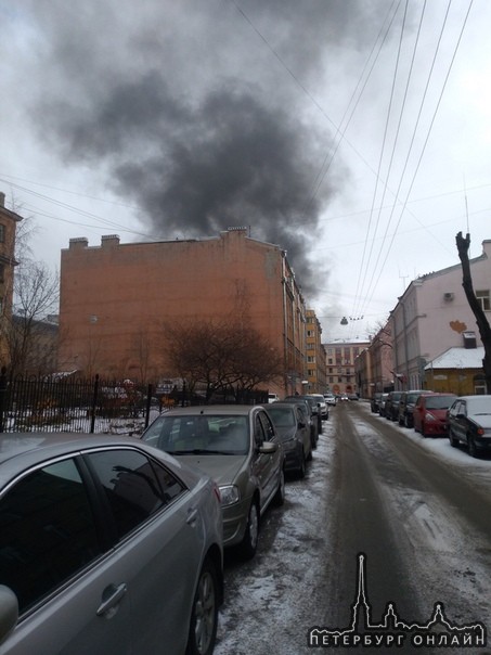 Большой пр. П С 28/1 во дворе ул.Мончагорская д.1 взрыв 2-х машин.