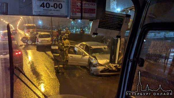 В ДТП на Невском путепроводе пострадали 4 машины,