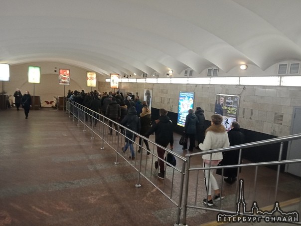 Станция метро "Садовая" закрыта