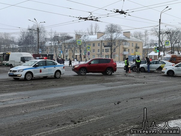 На пересечении Науки и Гражданского столкнулись Круз и Такси,