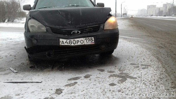 Дед на жигули выехал с Карусели на Бухарестскую, не уступив проезжающей машине.