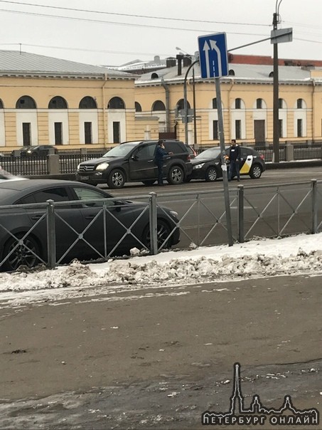 Яндекс нашел Mercedes на набережной Обводного канала, напротив Ленты