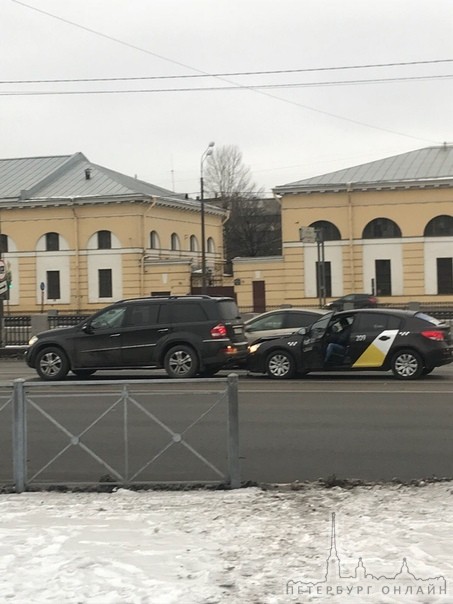 Яндекс нашел Mercedes на набережной Обводного канала, напротив Ленты