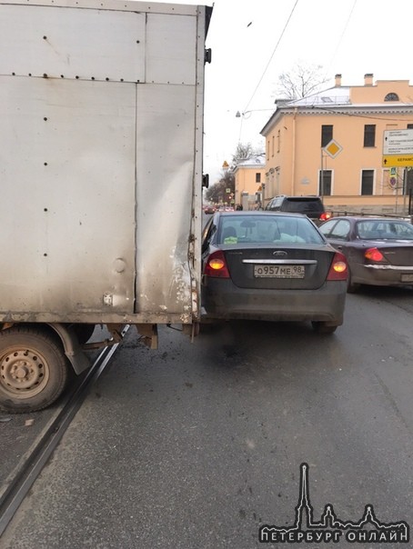 На Энгельса 1 массовое ДТП из 4 автомобилей , в котором двое пострадавших.