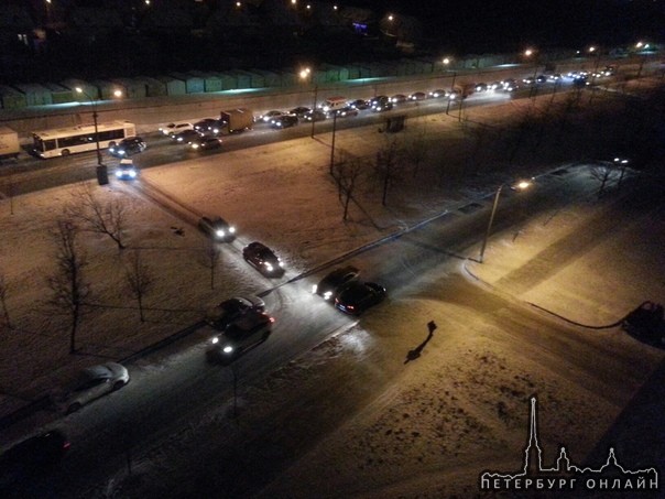 На данный момент затруднено движение по Заводскому пр. в сторону Ленты. Авария перед перекрёстком в ...