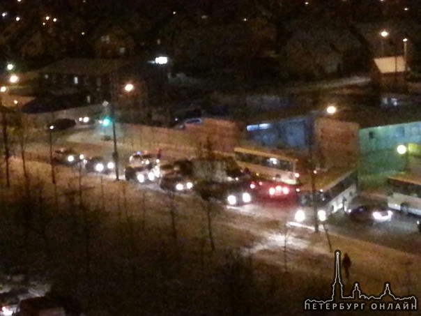 На данный момент затруднено движение по Заводскому пр. в сторону Ленты. Авария перед перекрёстком в ...