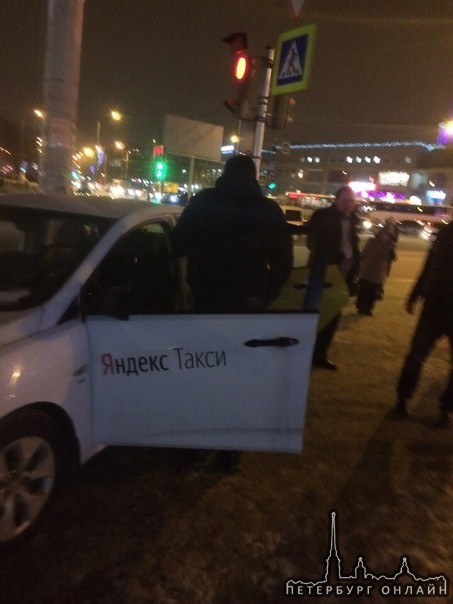 На моих глазах на перекрестке Корзуна и Ветеранов Яндекс такси поворачивал налево, дождавшись красн...