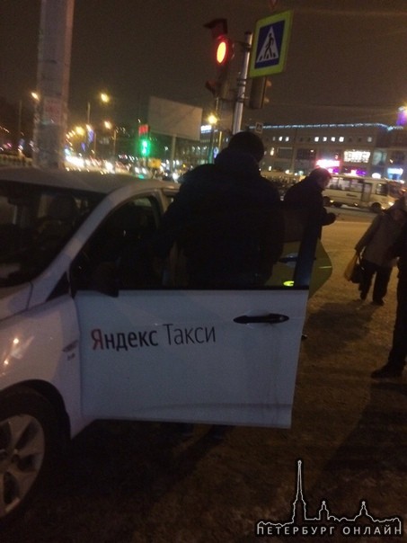 На моих глазах на перекрестке Корзуна и Ветеранов Яндекс такси поворачивал налево, дождавшись красн...