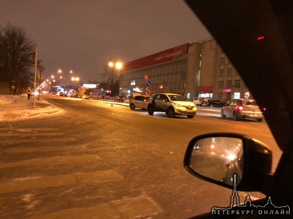 На Полюстровском в сторону Кондратьевского. Водитель Везёт познакомился с водителем Яндекс Драйва.