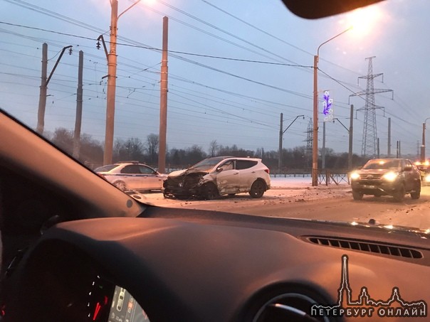 Авария на Петергофском шоссе рядом с магазином ОКЕЙ. Водителей нет, но выглядит не очень благоприятн...