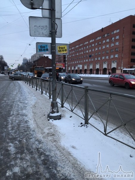 6 машин устроили ДТП на Энгельса, рядом с Елецкой улицей. Трамваи встали.