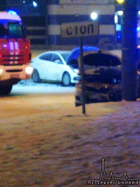 Авария на перекрестке Шлиссельбургского и Обуховской обороны, одна машина такси
