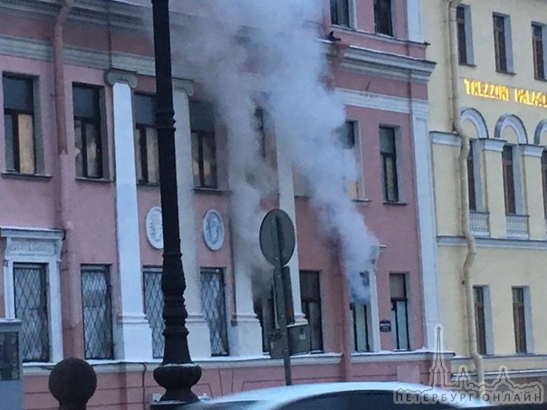 Опять пожар на площади Трезини.