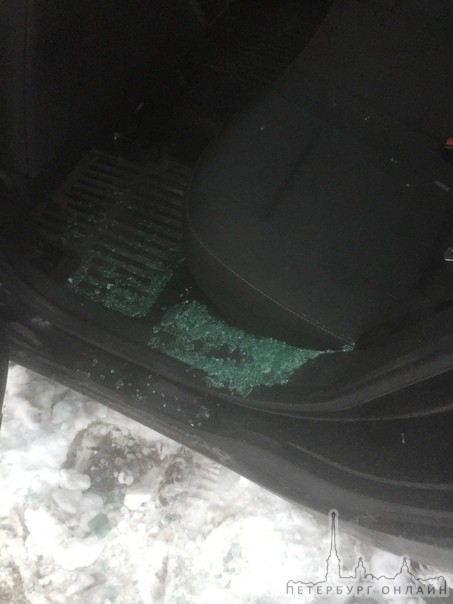 В ночь с 26-27 декабря в Янино-1 на Голландской улице у дома 8 неизвестные разбили стекло автомоб...