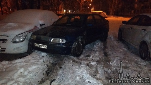 Во дворе дома по Альпийскому 30 Корп 3 , утро будет совсем не добрым.