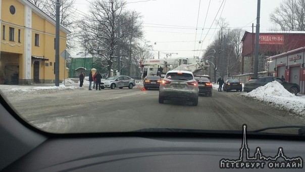 Дтп на Петровском пр. Троллейбусам не проехать