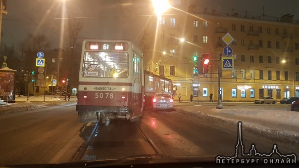На углу Б.Сампсониевского и ул.Смолячкова Яндексоид решил что трамвай ему не указ и не способен его ...