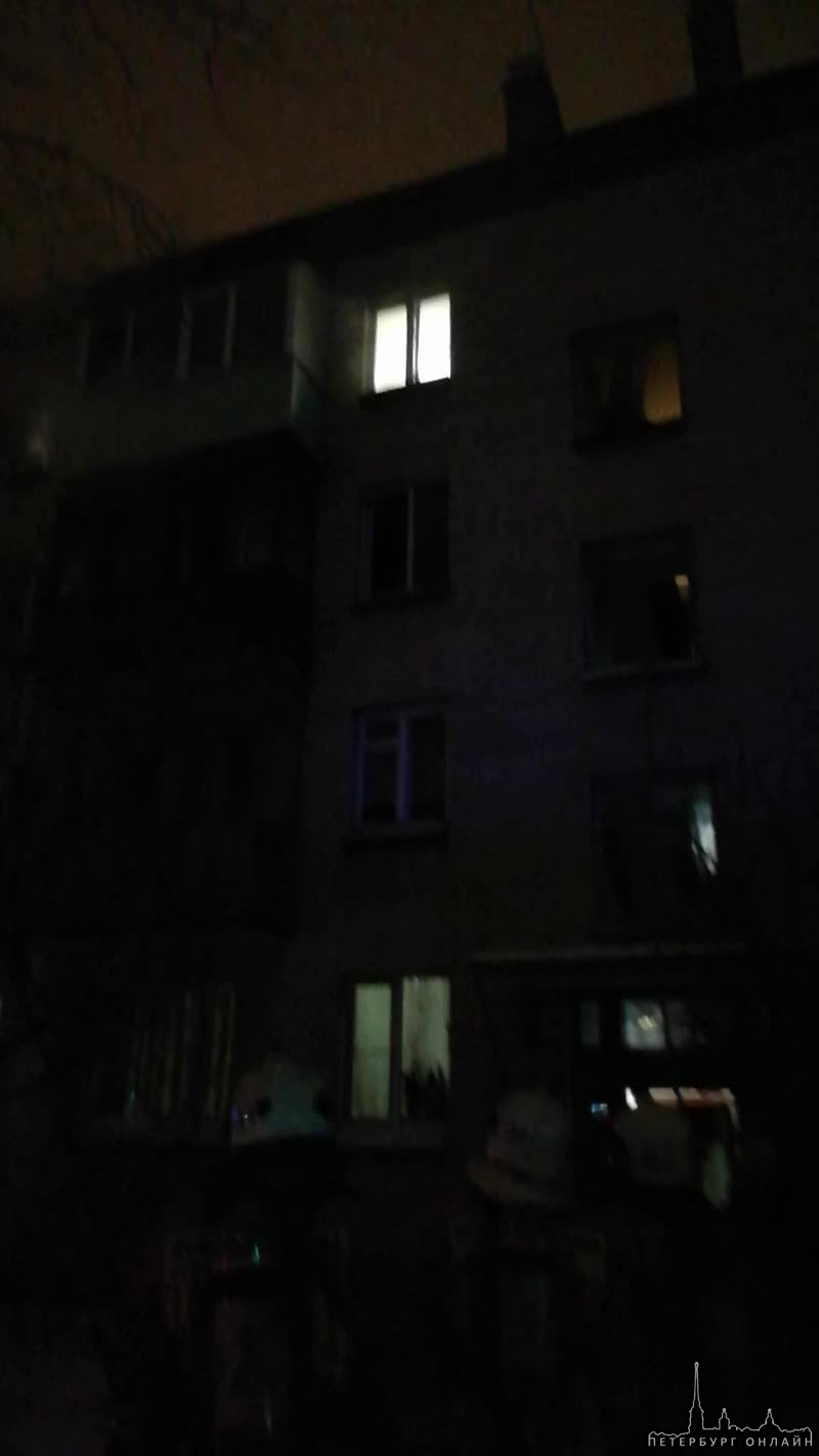 Пожар на улице Пограничника Гарькавого , в доме 16 к 2 горит квартира