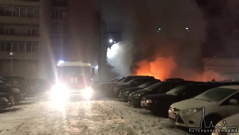 На Морской набережной 39, ночью с 1-го на 2-е января в общей сложности сгорело 4 авто