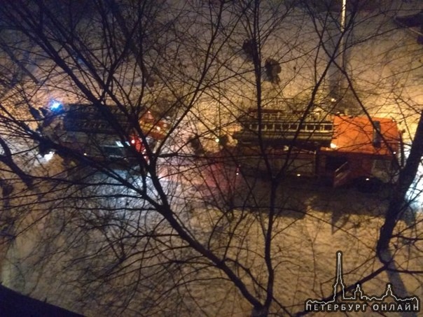 Пожар на Гагарина 38к1 начался около 02:00, горит третий этаж во 2 парадной. На данный момент пожар ...