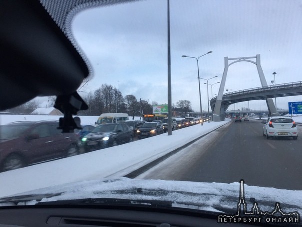 На Приморском шоссе в Горской зреет транспортный коллапс. Полоса из города перекрыта полностью, ГАИ ...