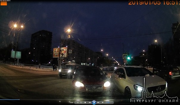 Вчера 05.01.19 в 16:51 произошло ДТП на перекрестке Пискаревского и Полюстровского пр., водитель VW ...